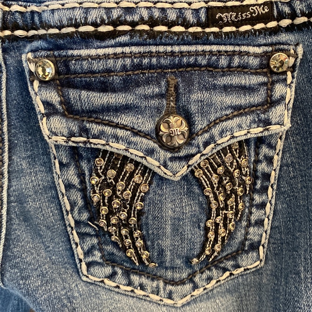 These jeans are slightly used and missing one small gem, but are in good shape!